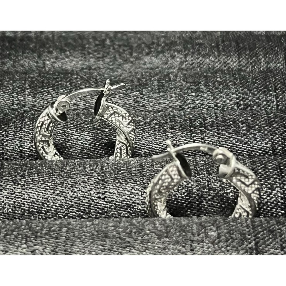Arracadas De Plata Con Diseño Trenzado,Silver Hoop Earrings With Braided Design